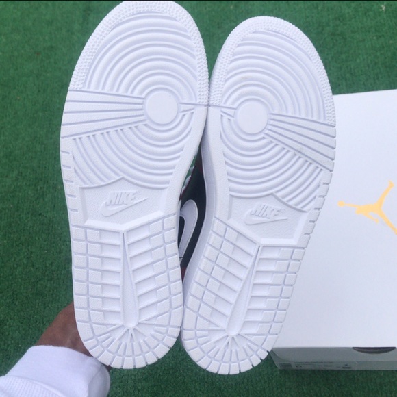 Air Jordan 1 Low 'Chicago Flip' (W) - Picture 6 of 15